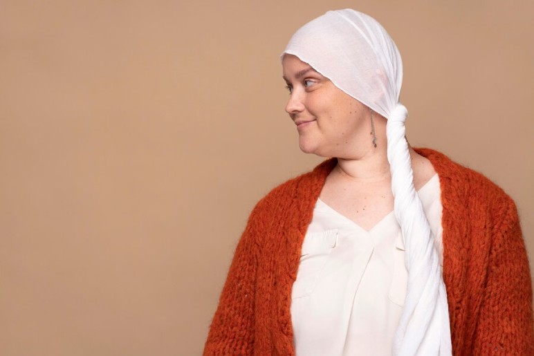 Women Can Wear Luxurious Silk Head Scarves